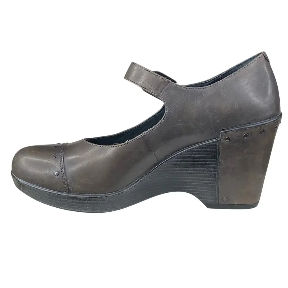 Dansko Women’s Fanny Brown Leather Studded Wedge Clog Size 39 US 8.5/9